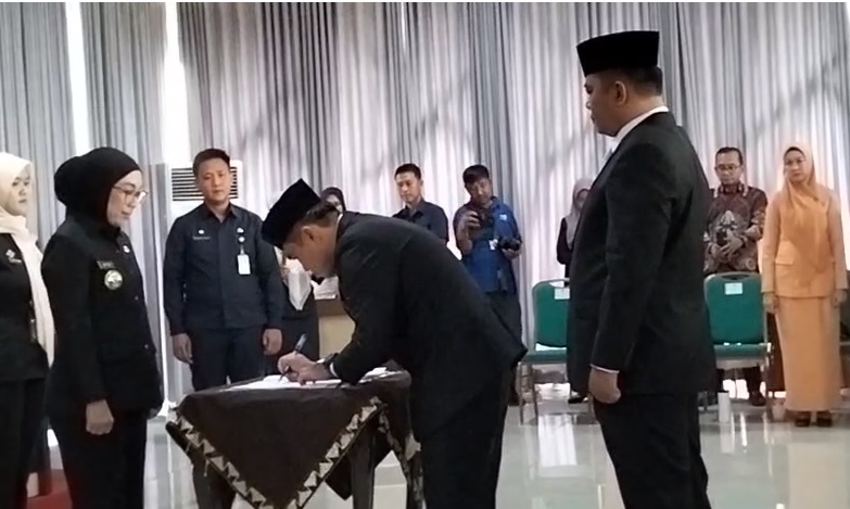 Bupati Ayu Melantik Machiavelli Menjadi Sekdakab Way Kanan