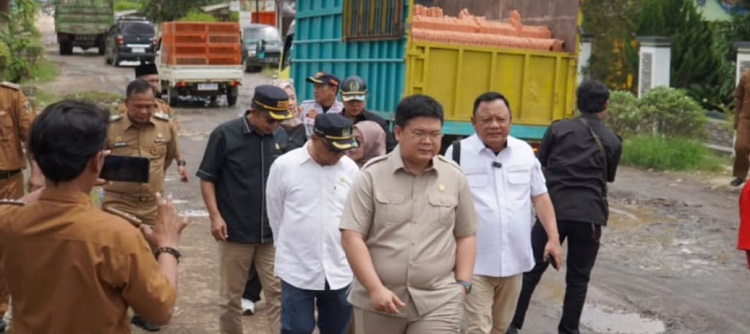 Komisi IV DPRD Lampung Tinjau Jalan Rusak di Lampung Tengah
