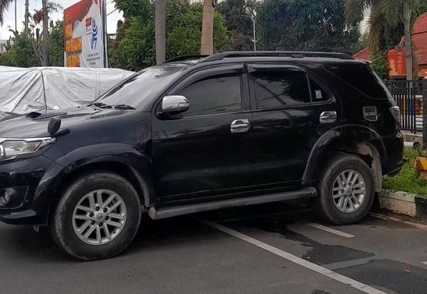 Tangki Bensin Fortuner Bocor Diduga Angkut Solar Ilegal