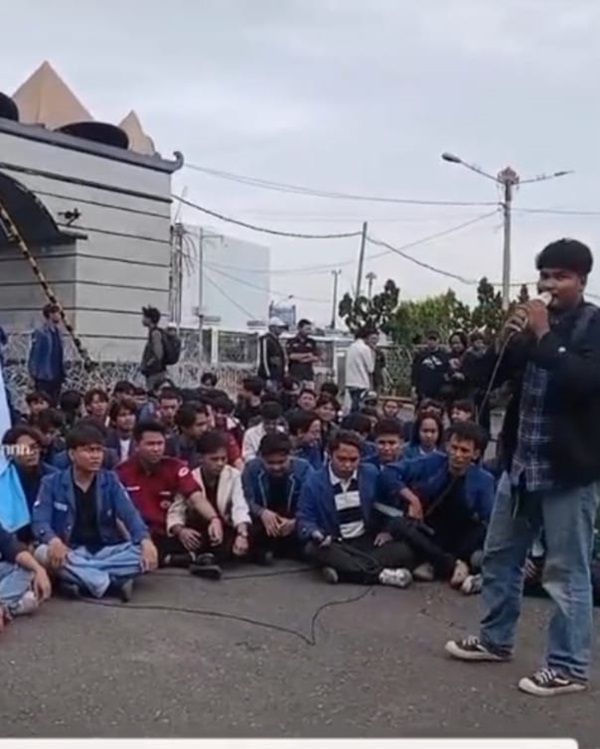 Aksi Damai Mahasiswa Aliansi Lampung Melawan. Sampaikan 6 tuntutan Utama.