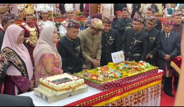 Gubernur Lampung Rahmat Mirzani Djausal menghadiri  Rapat Paripurna Istimewa dalam rangka memperingati HUT ke-344 Kota Bandar Lampung