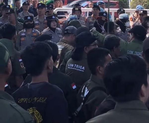 Puluhan Aktivis DPC Triga Nusantara Indonesia Lampung Utara Gelar Aksi Damai Didepan Lapas Kelas II A Kotabumi
