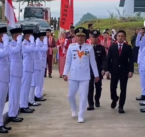 Bupati Lampung Barat Parosil Mabsus  bertindak sebagai  Inspektur Upacara   Peringatan Hari Ulang Tahun (HUT) ke-81 Kemerdekaan Republik Indonesia.