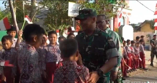 Kasdam XXI/Radin Inten  resmi menutup  TNI Manunggal Membangun Desa ke-129 Kodim 0410/KBL