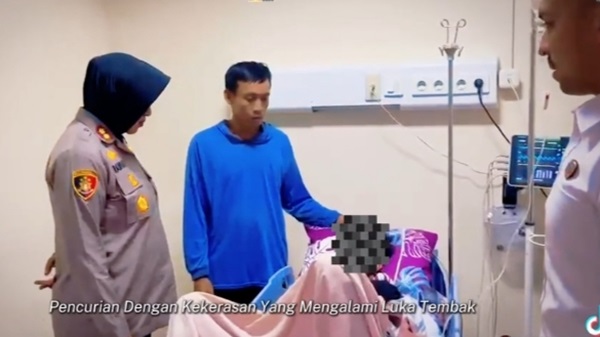 Kapolres Lampung Utara AKBP Raswidiati Anggraini,  menjenguk  pelajar yang menjadi korban curas.