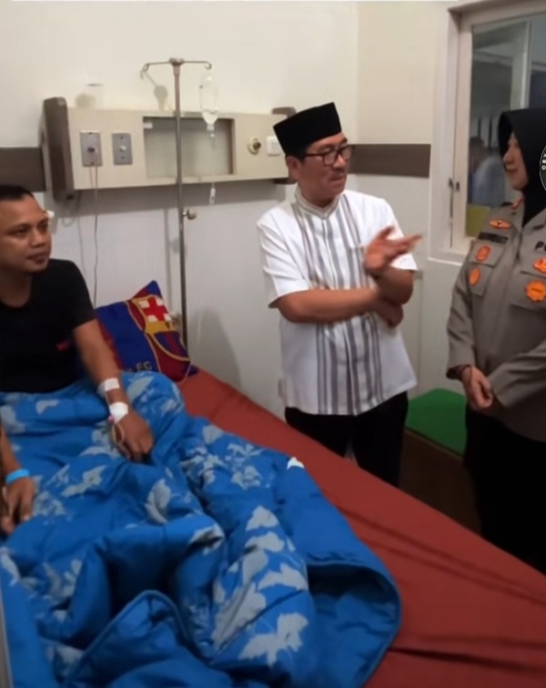 Bupati Lampung Utara jenguk Petugas Polres Yang Luka Luka Akibat Baku Tembak Dengan DPO