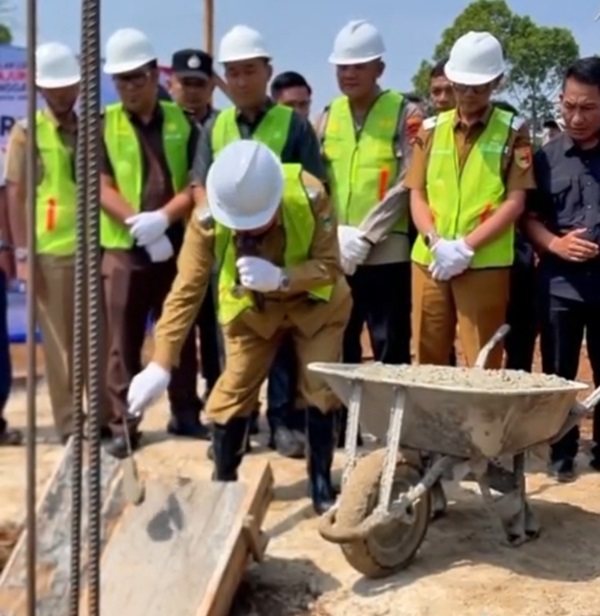 Pembangunan relokasi Puskesmas Gisting resmi dimulai. Peletakan batu pertama dilakukan Bupati Tanggamus.