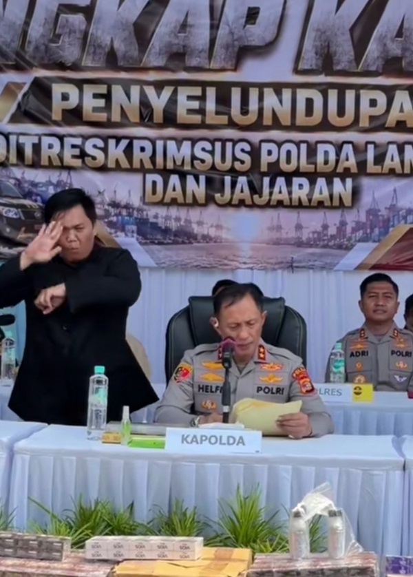 Polda Lampung melalui Polres Tulang Bawang mengungkap kasus dugaan penyelundupan rokok ilegal tanpa pita cukai di wilayah hukum Tulang Bawang.
