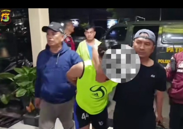 Polsek Sukarame berhasil menggagalkan Rencana Tawuran dan mengamankan para remaja serta memanggil pihak sekolah dan orang tua.