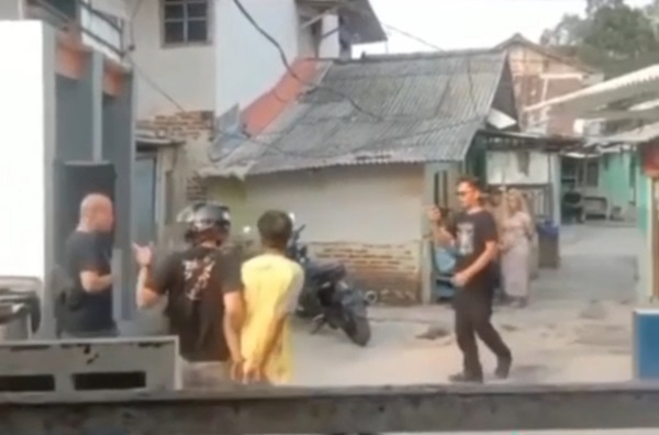 Satresnarkoba Polresta Bandar Lampung dibantu Ditresnarkoba Polda Lampung menggerebek tempat peredaran narkoba di kawasan Teluk Betung Timur.
